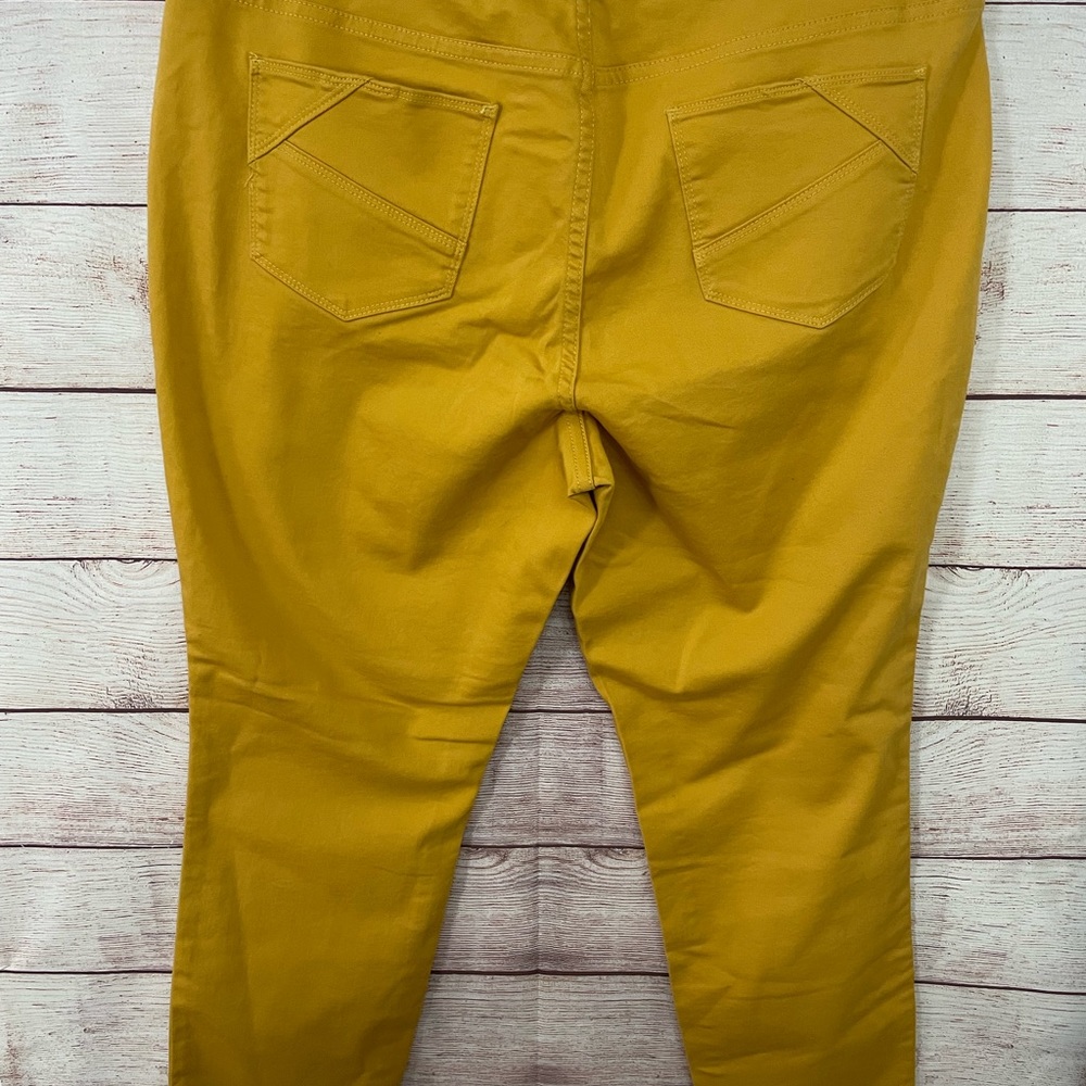 EUC Christopher & Banks Signature Slimming 5 Pocket Capris Womens 14 Mustard - Picture 5 of 5